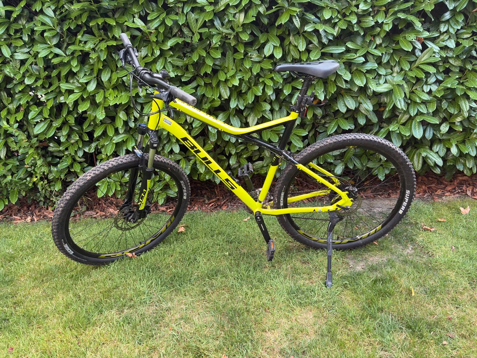 Gelbes BULLS Mountainbike